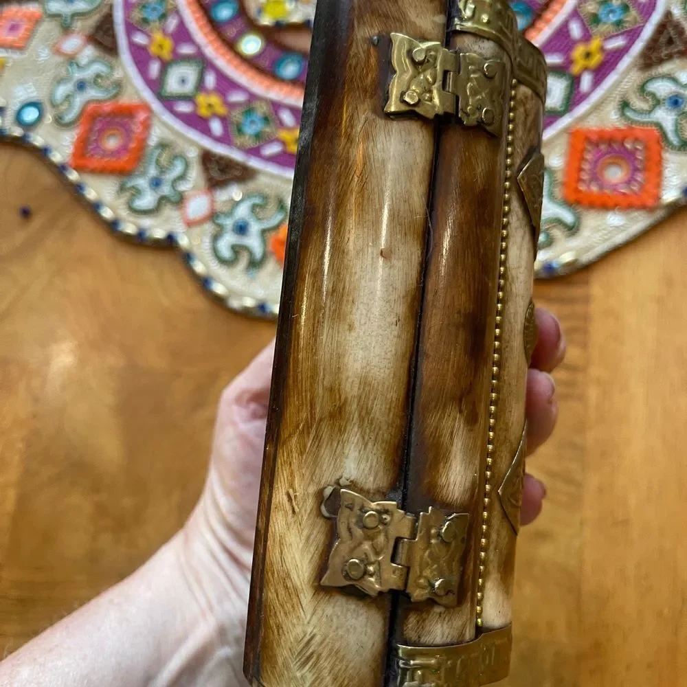 Vintage Horn-Inlay Trinket Box with Brass Accents & Velvet Lining – 6.5”